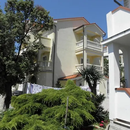 Studio In With Balcony, Air Conditioning, Wifi, Washing Machine *