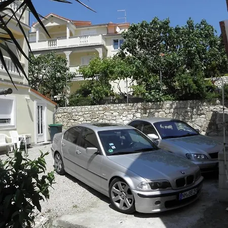 Studio In With Balcony, Air Conditioning, Wifi, Washing Machine *