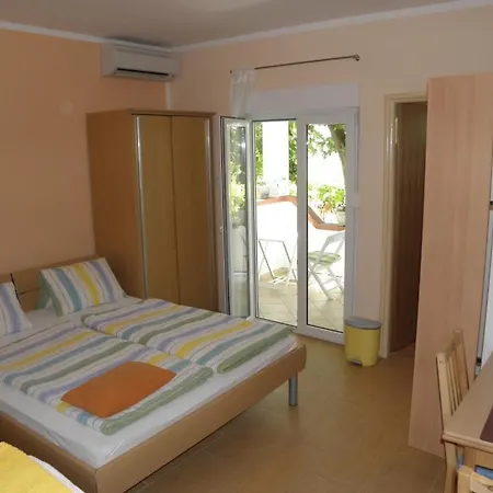 Studio In With Balcony, Air Conditioning, Wifi, Washing Machine Apartment