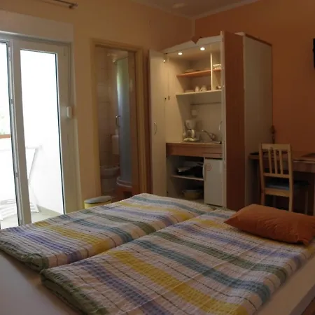 Studio In With Balcony, Air Conditioning, Wifi, Washing Machine Apartment *