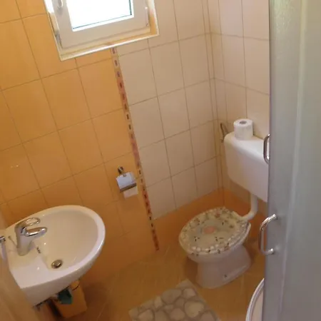 Studio In With Balcony, Air Conditioning, Wifi, Washing Machine * Lopar